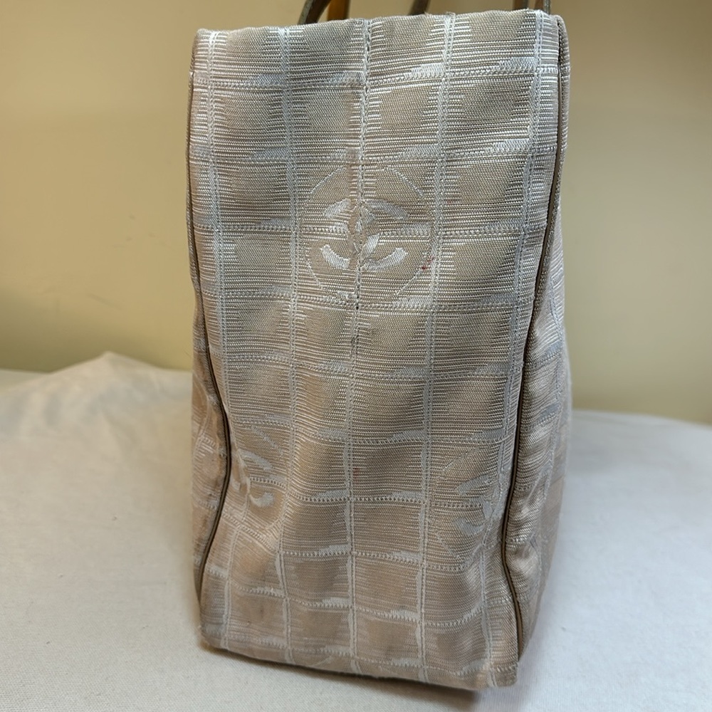 CHANEL Travel Line Fabric Tote Cream, Leather Straps, Serial 7 Series 2002-03 - Picture 4 of 15